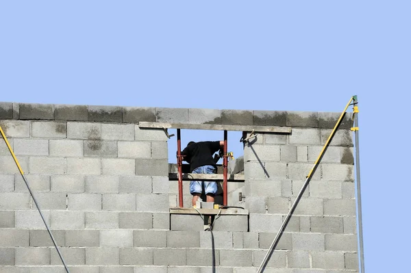 Uma Camada Tijolo Colocando Para Baixo Outra Linha Tijolos — Fotografia de Stock