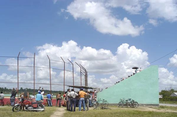 Trinidad Cuba Agosto 2017 Estadio Béisbol Con Espectadores Tanto Fuera — Foto de Stock