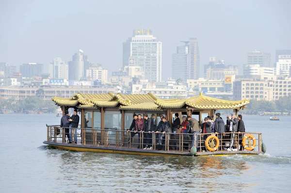 Hangzhou Chine Novembre 2008 Ferry Transportant Des Navetteurs Sur Lac — Photo