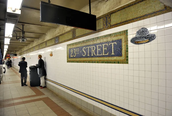 New York Usa November 2017 People Wait 23Rd Street Subway — Stock Photo, Image