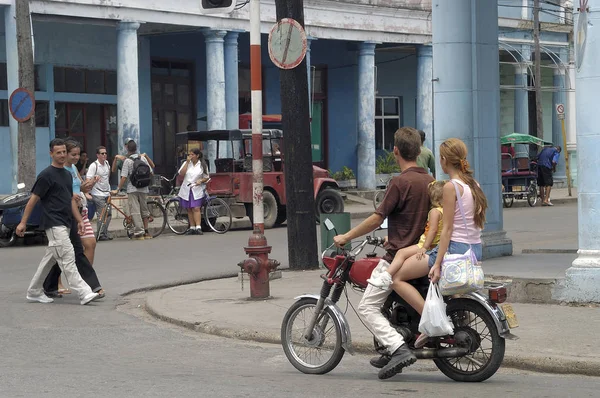 Granma Cuba Abril 2016 Escena Vida Callejera Una Esquina Una —  Fotos de Stock