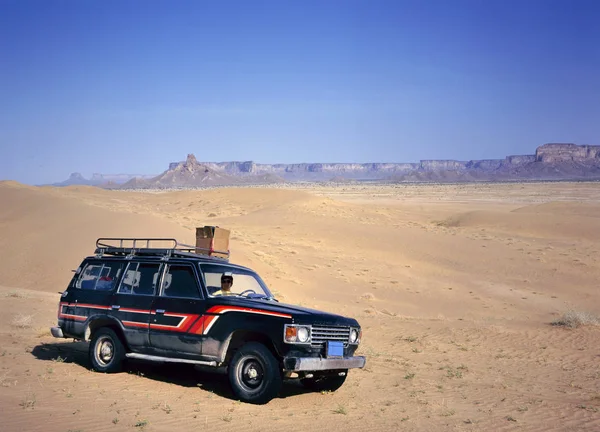 Fourwheeldrive in de woestijn — Stockfoto