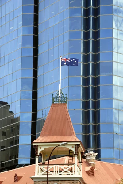 Флаг Австралии на флагштоке — стоковое фото