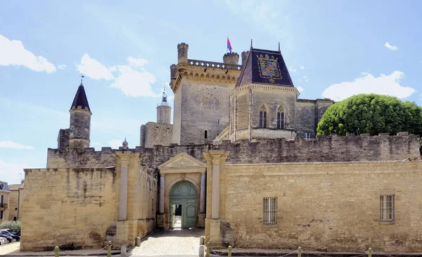 O castelo dos duques de Uzes no sul da França — Fotografia de Stock