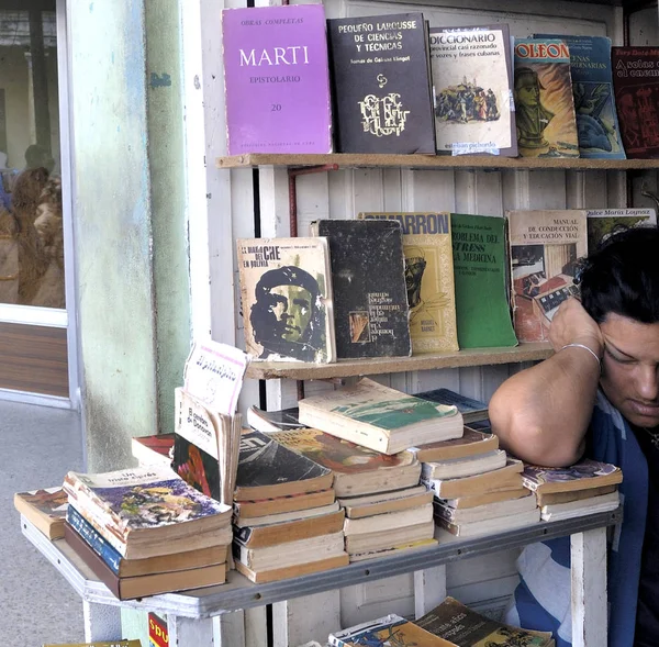 Local bookstore at Cuba — Stock Photo, Image