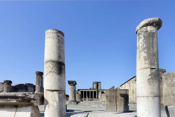 Pompeii forumunda bazilika kalıntıları, İtalya — Stok fotoğraf