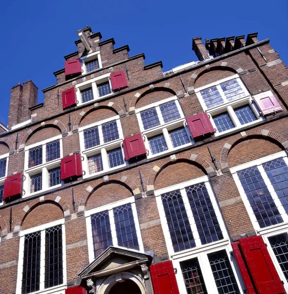 Fachada Una Casa Monumental Con Dos Aguas Escalonadas Holanda — Foto de Stock