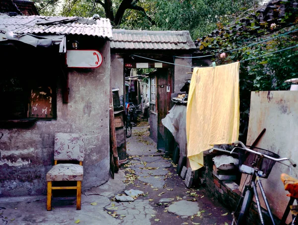Dongcheng Mahallesi 'nde Hutong, eski bisikletleri, Pekin, Çin