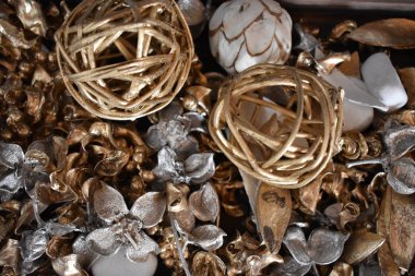 Altın ve Gümüş renklerde Noel dekorasyon