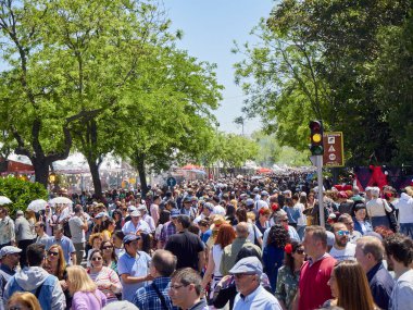 Madrid, İspanya - 15 Mayıs 2018. San Isidro adil, şenlik Pradera de San Isidro Madrid park, onun patron Saint Isidro Labrador, onurlandıran vatandaşlar.