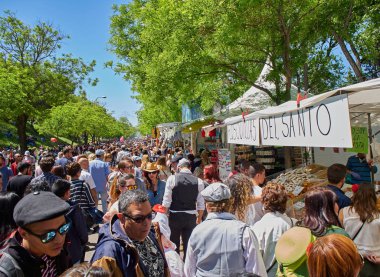 Madrid, İspanya - 15 Mayıs 2018. San Isidro adil, şenlik Pradera de San Isidro Madrid park, onun patron Saint Isidro Labrador, onurlandıran vatandaşlar.