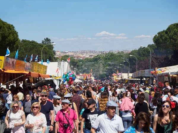 Madrid, İspanya - 15 Mayıs 2018. San Isidro adil, şenlik Pradera de San Isidro Madrid park, onun patron Saint Isidro Labrador, onurlandıran vatandaşlar.