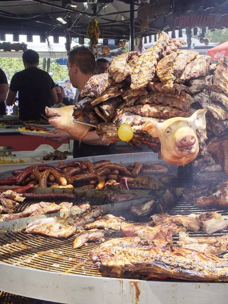 Madrid Spanien Maj 2018 Cook Matlagning Fläsk Revbensspjäll Och Andra — Stockfoto