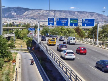 Atina, Yunanistan - 29 Haziran 2018. Pire trafik, Neo FALIRO, Atina karayolu ile Atina şehir içinde geçmiş için.