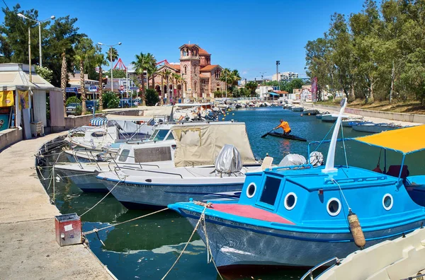 Atenas Grécia Junho 2018 Barcos Gregos Típicos Atracados Porto Mikrolimano — Fotografia de Stock