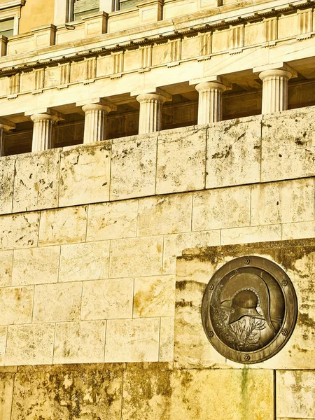 Atenas Grécia Junho 2018 Escudo Bronze Representando Capacete Grego Clássico — Fotografia de Stock