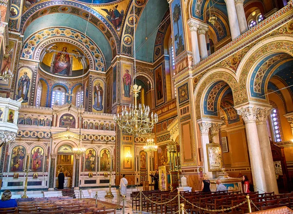 Atenas Grécia Junho 2018 Sacerdotes Ortodoxos Celebrando Divina Liturgia Catedral — Fotografia de Stock