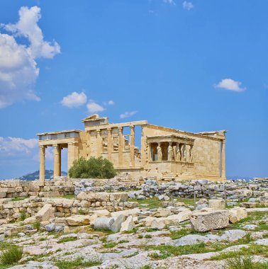 Erechtheion, antik tapınak Athena ve Poseidon, Atina Akropol, güney cephesinde Caryatids sundurma ile onurlandıran. Atina. Attica bölgesi, Yunanistan.