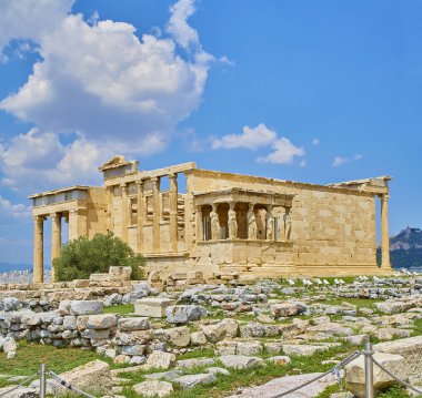 Erechtheion, antik tapınak Athena ve Poseidon, Atina Akropol, güney cephesinde Caryatids sundurma ile onurlandıran. Atina. Attica bölgesi, Yunanistan.