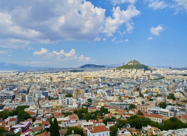 Arka planda Lykavittos hill ile Atina şehir manzarasına. Atina Akropol açısından görüntüleyin. Attica bölgesi, Yunanistan.