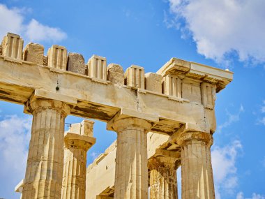 Parthenon, Tanrıça Athena Atina Akropolü onurlandıran antik tapınak Güney tarafında baştaban detay. Atina. Attica, Yunanistan.