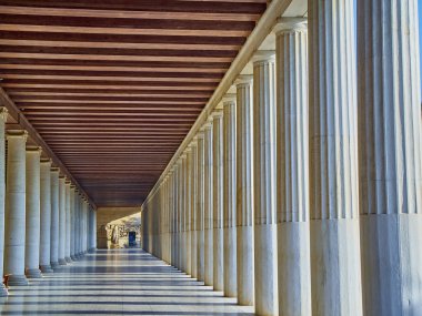 Antik Agora Atina üzerinde bina Attalos stoası sundurma. Attica bölgesi, Yunanistan.