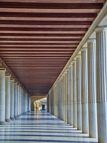 Antik Agora Atina üzerinde bina Attalos stoası sundurma. Attica bölgesi, Yunanistan.