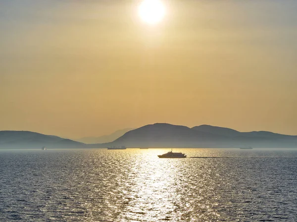 Ferry Mediterráneo Buque Cisterna Cruzando Mar Egeo Atardecer Región Del — Foto de Stock