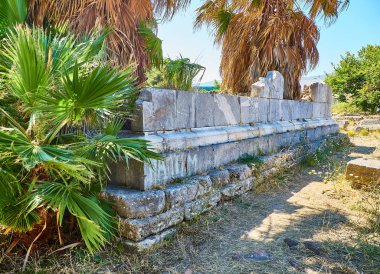 İstanköy Ancient Agora, Herkül Tapınağı kalıntıları. Güney Ege Bölgesi, Yunanistan.