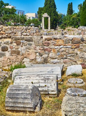 İstanköy Ancient Agora adlı Insulae kalıntıları. Güney Ege Bölgesi, Yunanistan.