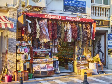 Bodrum, Türkiye - 5 Temmuz 2018. Türk salonu Bodrum şehir merkezinin bir sokakta baharatlar. Muğla ilinin.
