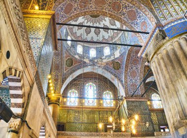 Istanbul, Türkiye - 7 Temmuz 2018. Sultan Ahmet Camii Camii, olarak da bilinen Sultanahmet Camii yanal kubbeleri birinin iç görünüm. Istanbul, Türkiye.