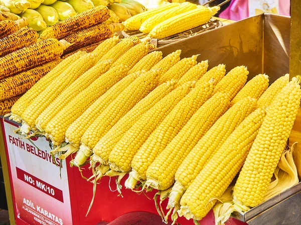 Istanbul Turkey July 2018 Lot Raw Corn Cobs Street Stall — Stock Photo, Image