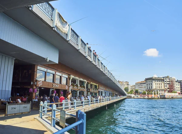 Estambul Turquía Julio 2018 Fishermans Puente Galata Sobre Bahía Cuerno — Foto de Stock