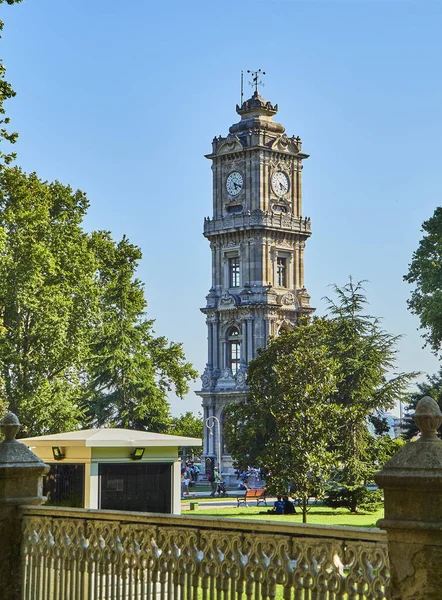 Istanbul Türkiye Temmuz 2018 Dolmabahçe Saat Beşiktaş Bölgesinde Yer Alan — Stok fotoğraf