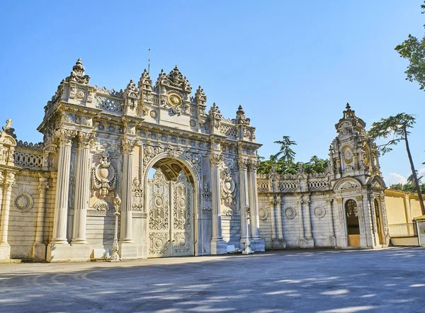 Istanbul Turquie Juillet 2018 Porte Trésor Palais Dolmabahce Situé Dans — Photo