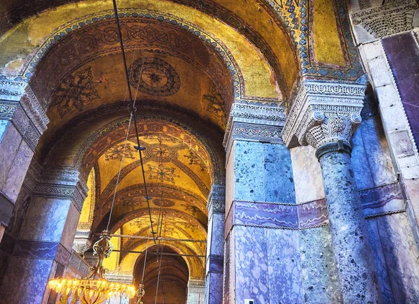 Istanbul, Türkiye - 10 Temmuz 2018. Ayasofya Camii NEF Güney Galeri detay.