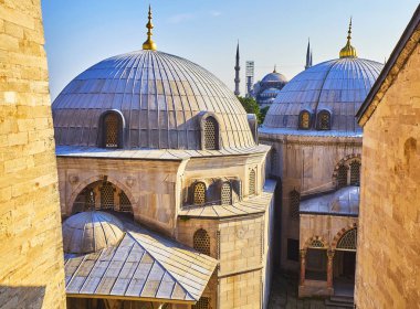 Istanbul, Türkiye - 10 Temmuz 2018. Sultan Murad III Ayasofya Camii güney kenarındaki Türbesi.