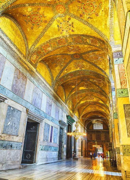 Istambul Turquia Julho 2018 Turistas Visitam Narthex Mesquita Hagia Sophia — Fotografia de Stock