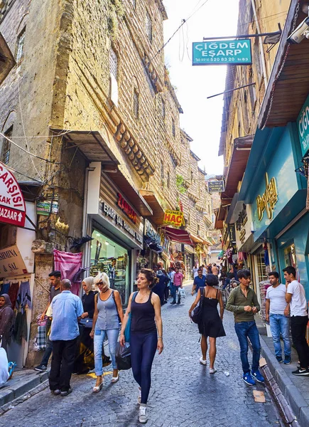 Estambul Turquía Julio 2018 Ciudadanos Caminando Calle Cakmakcilar Una Calle — Foto de Stock