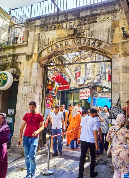 Istanbul Turkey Juli 2018 Touristen Mahmutpasa Kapisi Tor Des Kapali — Stockfoto