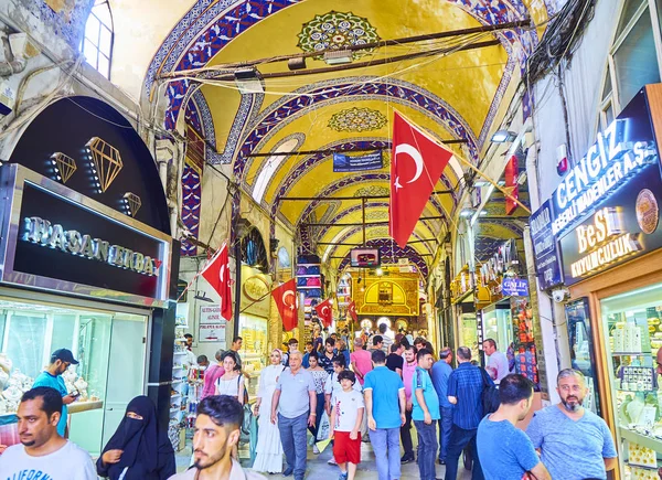 Istambul Turquia Julho 2018 Turistas Nas Passagens Kapali Carsi Grande — Fotografia de Stock