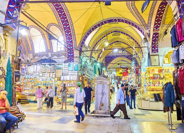 Istanbul Turkiet Juli 2018 Medborgare Och Turister Passager Den Kapali — Stockfoto