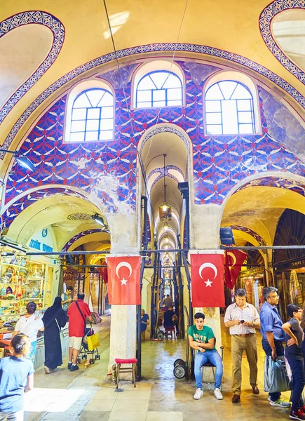 Istambul Turquia Julho 2018 Cidadãos Turistas Nas Passagens Kapali Carsi — Fotografia de Stock