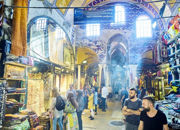 Istanbul Turkiet Juli 2018 Medborgare Och Turister Passager Den Kapali — Stockfoto