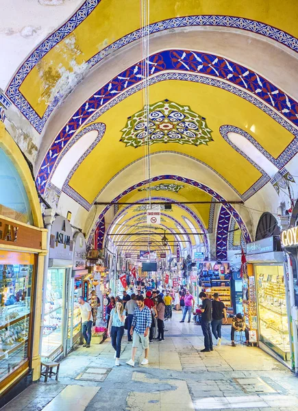 Istanbul Turkey July 2018 Tourists Passageways Kapali Carsi Grand Bazaar — Stock Photo, Image