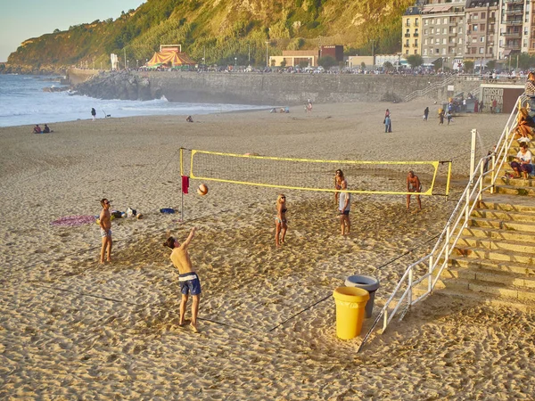 San Sebastian Spanien Oktober 2018 Jugendliche Spielen Volleyball Strand Von — Stockfoto