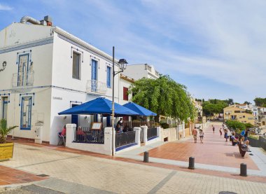 Calella de Palafrugell, İspanya - 15 Eylül 2018. Passeig Canadell geçidi Calella de Palafrugell, Girona, Costa Brava, Katalonya, İspanya.