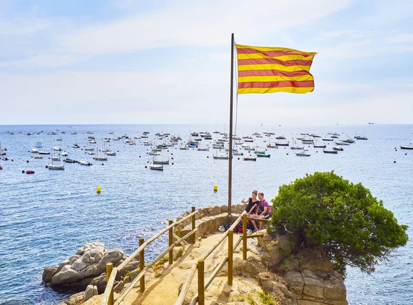 Calella Palafrugell España Septiembre 2018 Una Joven Pareja Turistas Tomando — Foto de Stock