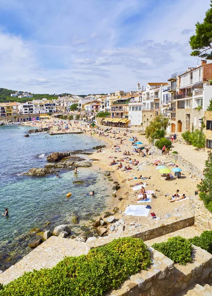 Calella Palafrugell España Septiembre 2018 Turistas Disfrutando Baño Sol Platja — Foto de Stock